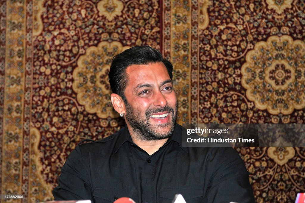 Bollywood Actor Salman Khan In Kashmir Valley