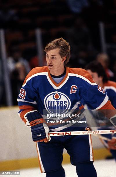 Wayne Gretzky of the Edmonton Oilers skates on the ice during warm-ups before an NHL game against the New Jersey Devils on January 15, 1984 at the...