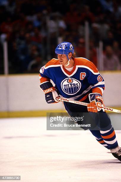 Wayne Gretzky of the Edmonton Oilers skates on the ice during an NHL game circa 1985.