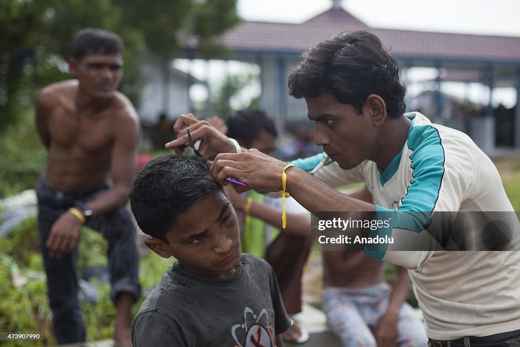 Rohingya and Bangladeshi migrants rescued by local fishermen