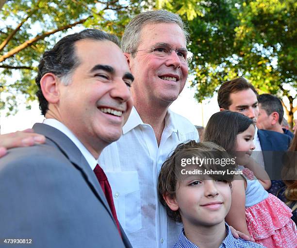 Former Florida Governor and potential Republican presidential candidate Jeb Bush greets people ans pose for picture as he attends a fundraising event...