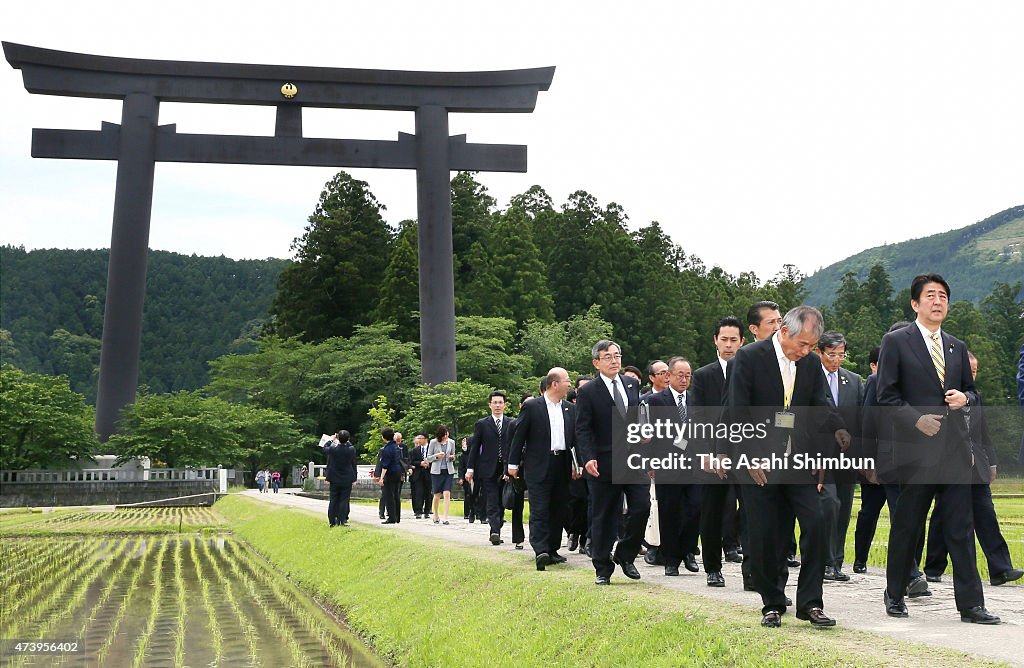 Prime Minister Abe Inspects Hyogo and Wakayama
