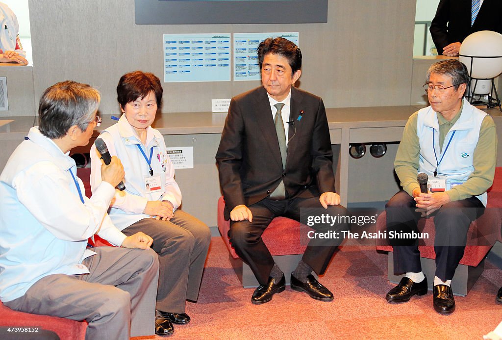 Prime Minister Abe Inspects Hyogo and Wakayama