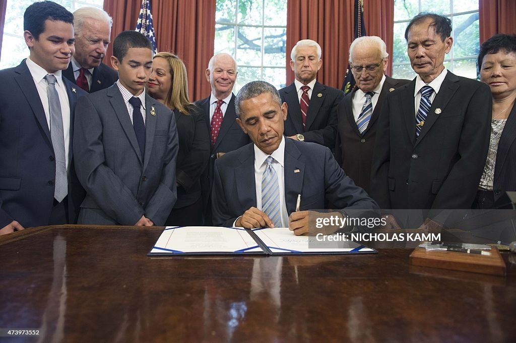 US-POLITICS-OBAMA-SIGNING