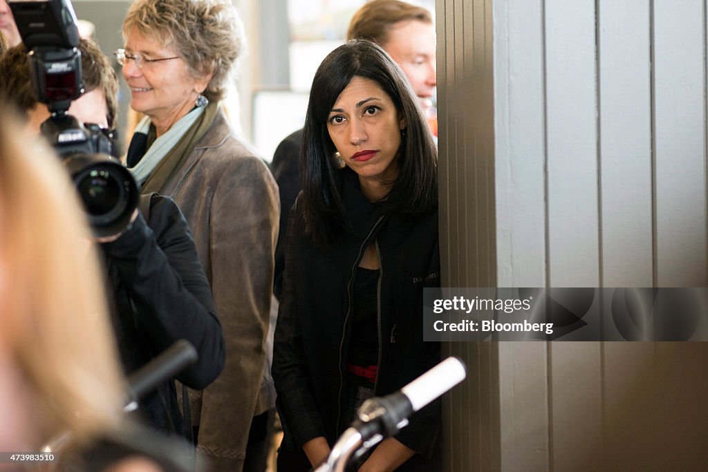 Democratic Presidential Candidate Hillary Clinton Meets Voters