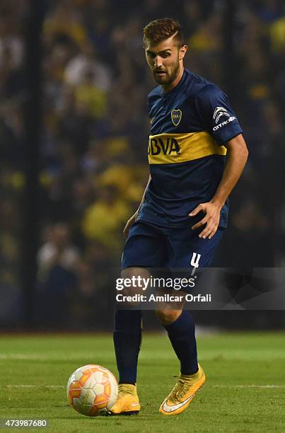 Gino Peruzzi of Boca Juniors drives the ball during a second leg match between Boca Juniors and River Plate as part of round of sixteen of Copa...