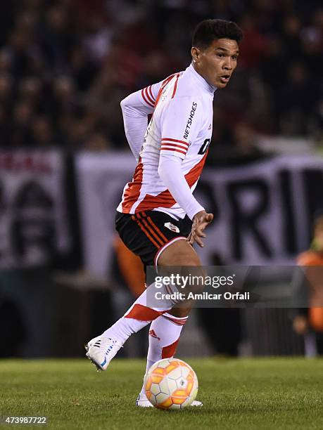 Teofilo Gutierrez of River Plate controls the ball during a second leg match between Boca Juniors and River Plate as part of round of sixteen of Copa...