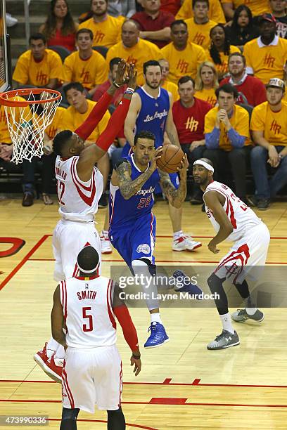 Matt Barnes of the Los Angeles Clippers drives to the basket against the Houston Rockets in Game 5 of the NBA Western Conference Semifinals on May...