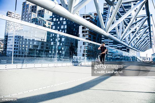 commuter walking on a bridge in the morning - oslo stockfoto's en -beelden