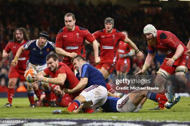 Sam Warburton of Walesscores a try as Nicolas Mas of fails to hold him up during the RBS Six Nations match between Wales and France at the Millennium...
