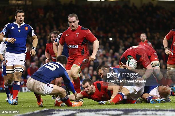 Sam Warburton of Wales scores a try as Nicolas Mas of France fails to hold him up during the RBS Six Nations match between Wales and France at the...