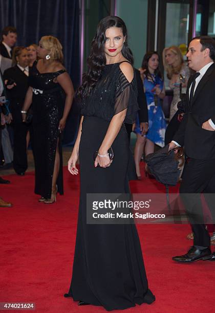 Model Adriana Lima attends the 101st Annual White House Correspondents' Association Dinner at the Washington Hilton on April 25, 2015 in Washington,...