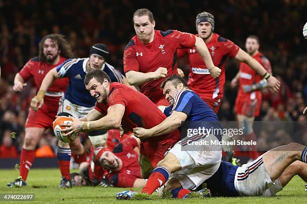 Sam Warburton of Wales scores his sides second try as Nicolas Mas of France fails to hold him up during the RBS Six Nations match between Wales and...