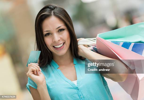 woman shopping with a credit card - loyalty card bildbanksfoton och bilder