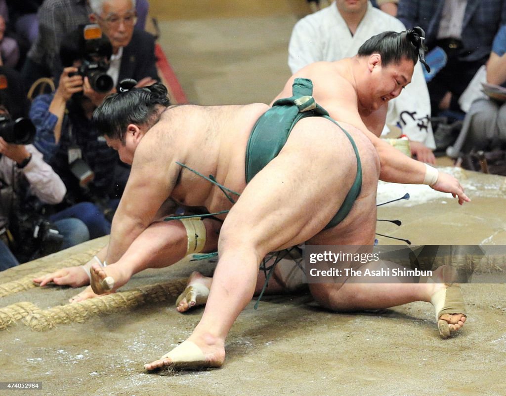 Grand Sumo Summer Tournament - Day 10