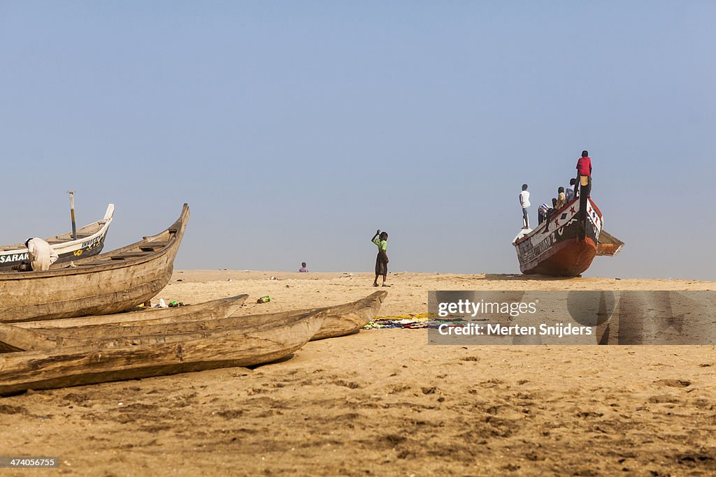 Children observing ocean from boat