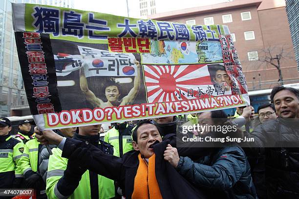 South Korean holds a placard during a anti-Japan rally in front of the Japanese embassy on February 22, 2014 in Seoul, South Korea. Both South Korea...