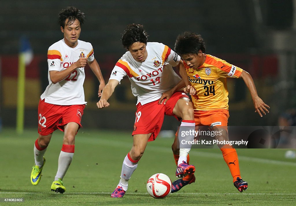 Shimizu S-Pulse v Nagoya Grampus - J.League Yamazaki Nabisco Cup