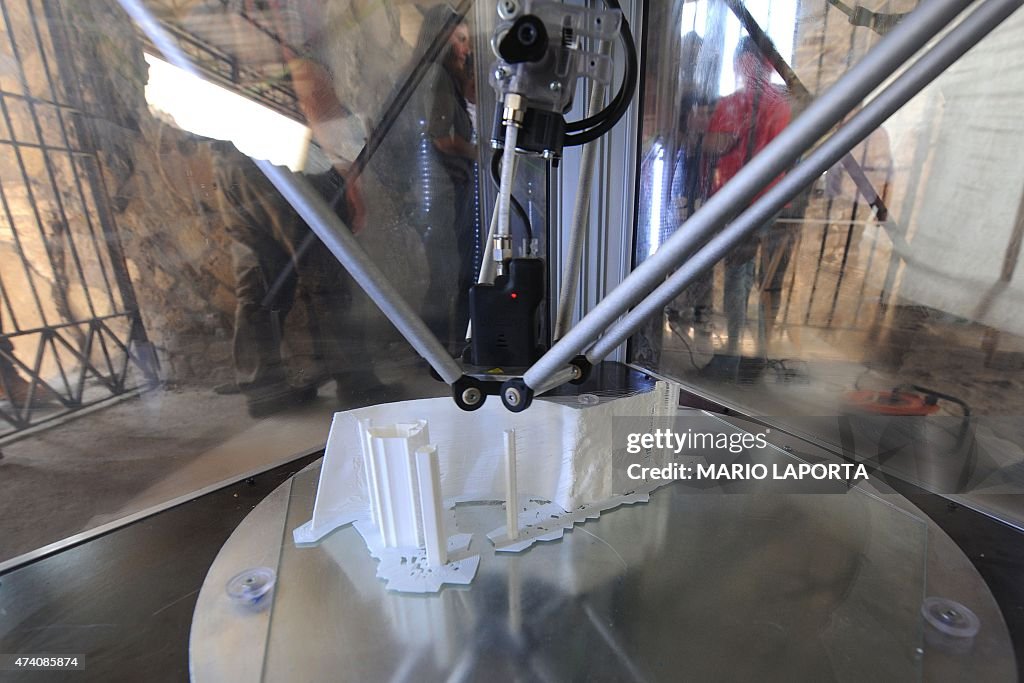 ITALY-POMPEII-RESTORATION-LABORATORY