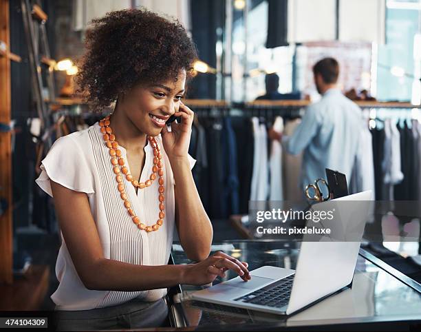 she enjoys her job - fashion boutique stock pictures, royalty-free photos & images