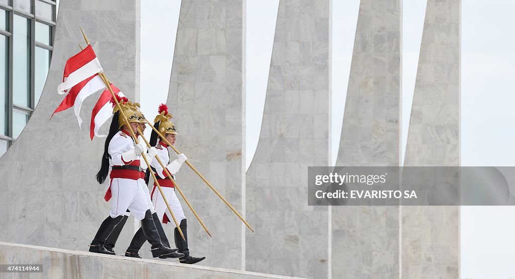 BRAZIL-PLANALTO-GUARD-FEATURE