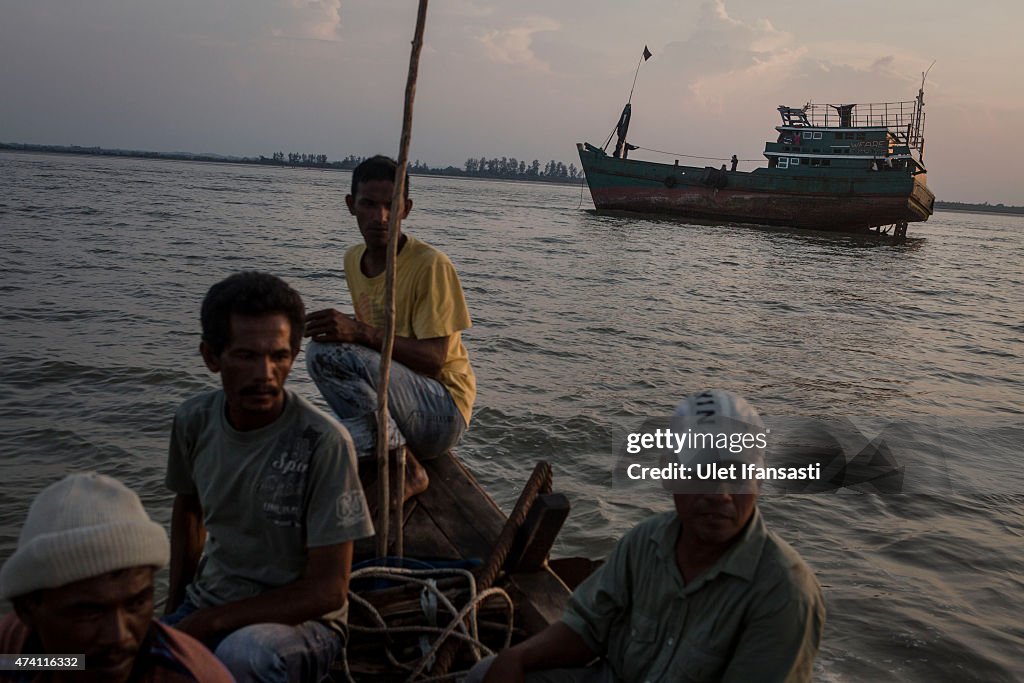 Hundreds More Rohingya Refugees Arrive In Indonesia