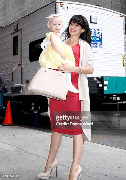 Hilaria Baldwin and Carmen Baldwin arrive for the final episode of "The Late Show with David Letterman" at the Ed Sullivan Theater on May 20, 2015 in...