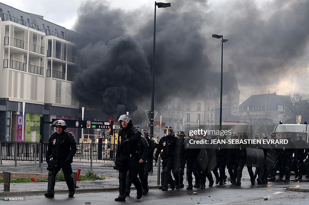 FRANCE-ENVIRONMENT-AIRPORT-PROTEST