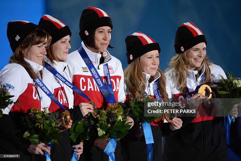 OLY-2014-CURLING-WOMEN-MEDALS