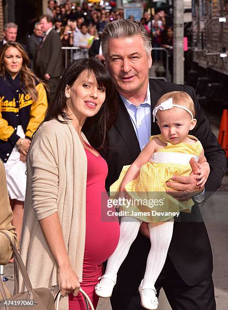 Hilaria Baldwin, Carmen Baldwin and Alec Baldwin visit the 'Late Show With David Letterman' at Ed Sullivan Theater on May 20, 2015 in New York City.