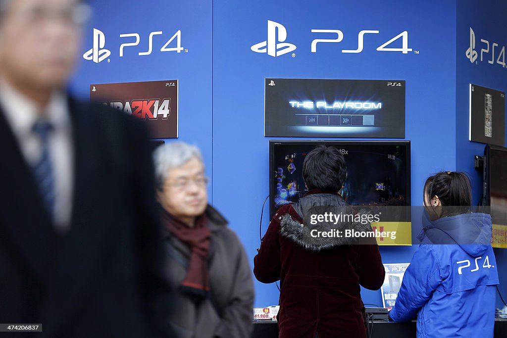 Sony Launches PlayStation 4 In Japan As Console Retakes U.S. Retail Lead Over Microsoft's Xbox One