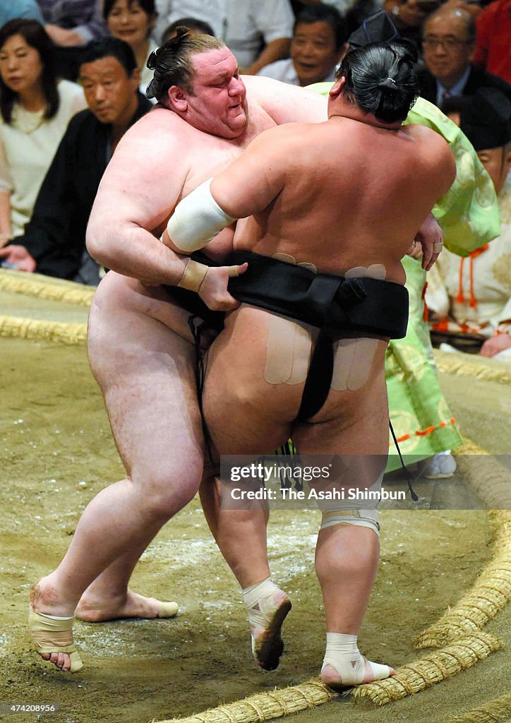Grand Sumo Summer Tournament - Day 11