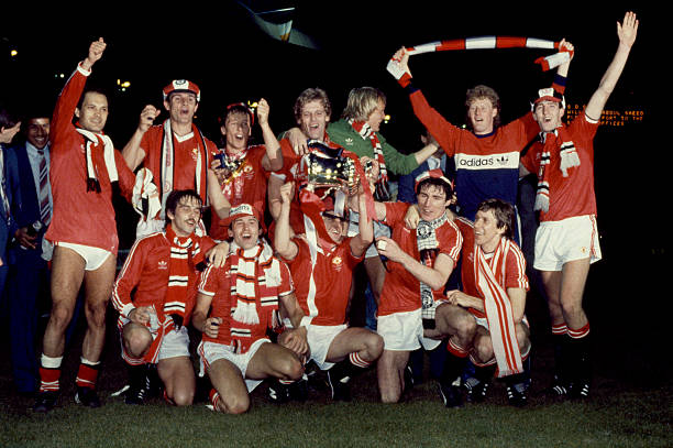 Manchester United celebrate their victory with the trophy after the FA Cup Final replay between Brighton and Manchester United held at Wembley...