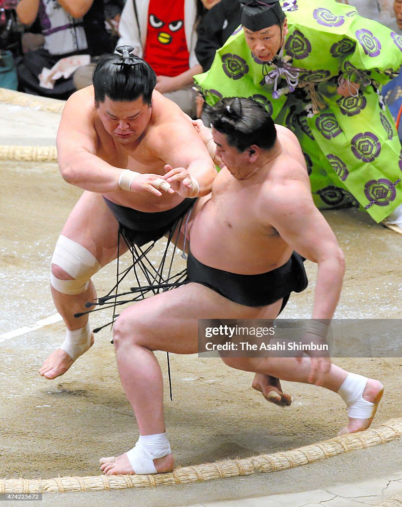 Grand Sumo Summer Tournament - Day 12