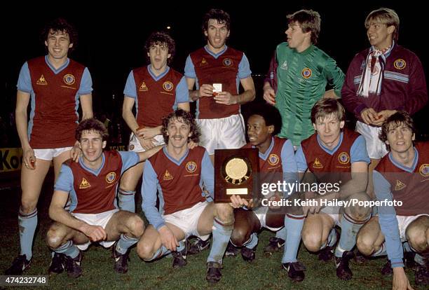 Peter Withe England Football Photos and Premium High Res Pictures ...