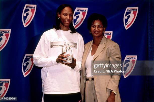 Chamique Holdsclaw of the Washington Mystics recieves the 1999 WNBA Rookie of the Year Award circa 1999 at the MCI Center in Washington D.C. NOTE TO...