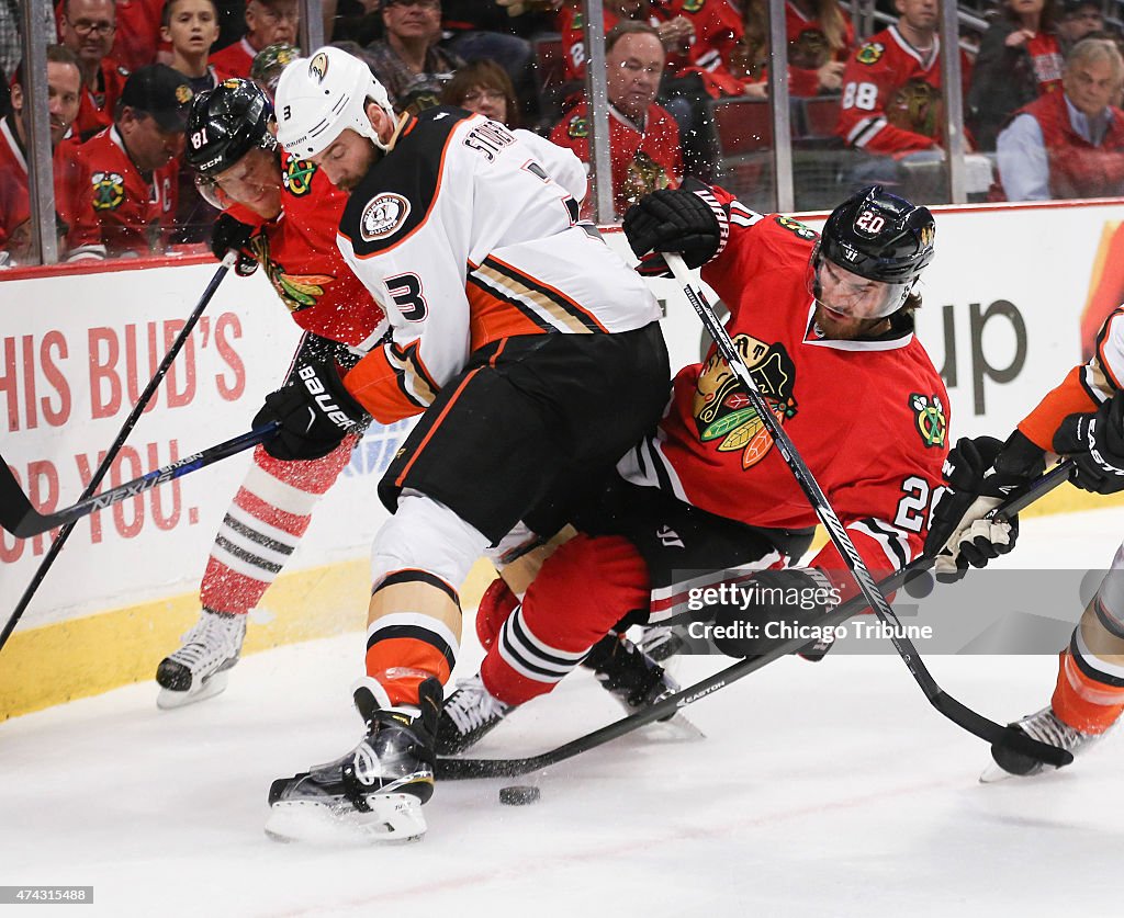 Anaheim at Chicago, Game 3