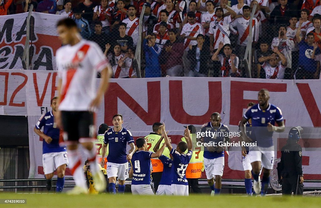 River Plate v Cruzeiro - Copa Bridgestone Libertadores 2015