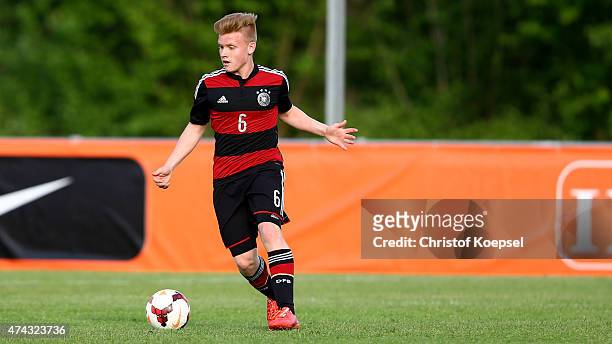 Dominik Marx of Germany runs with the ball during the international friendly match between U15 Netherlands and U15 Germany at the DETO Twenterand...