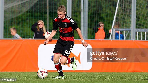 Erik Majetschak of Germany runs with the ball during the international friendly match between U15 Netherlands and U15 Germany at the DETO Twenterand...