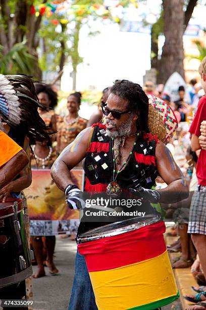 acciaio panist nel corso del 2013 carnevale di st. john, usvi - tamburo steel drum foto e immagini stock