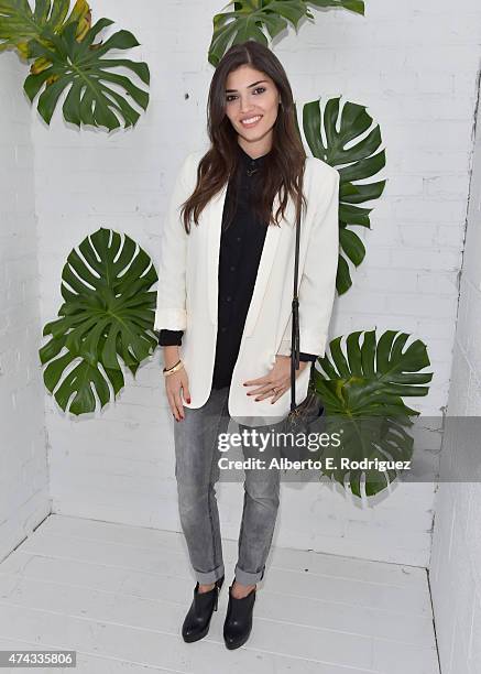 Actress Amanda Setton attends #UNCHAINME-An Art Bike Show By Martone Cycling Co. At Ron Robinson on May 21, 2015 in Santa Monica, California.