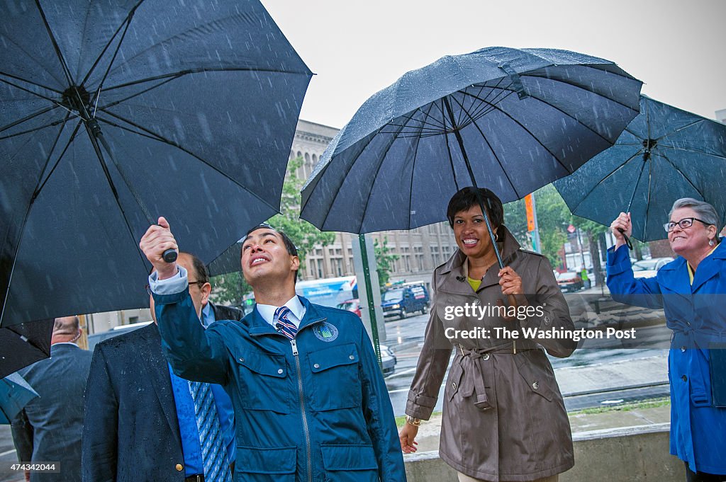 U.S. Department of Housing and Urban Development (HUD) Secretary Julian Castro and Washington, D.C. Mayor Muriel Bowser tour Shaw