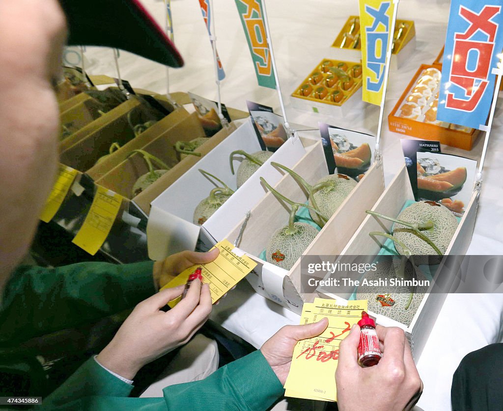 A Pair of Yubari Melons Fetches 1.5 Million Yen At First Auction