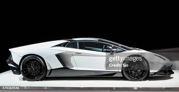 lamborghini aventador sports car side view - lamborghini side view stock pictures, royalty-free photos & images