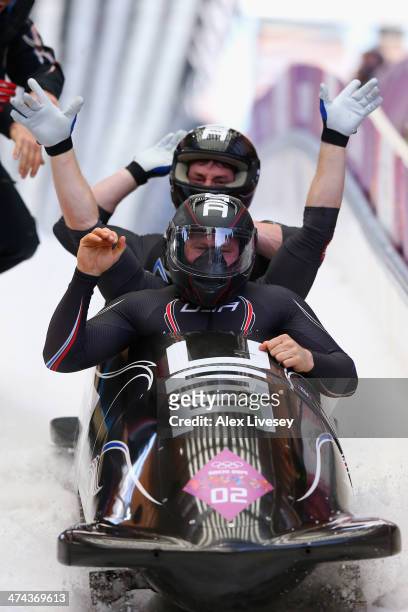 Pilot Steven Holcomb, Curtis Tomasevicz, Steven Langton and Christopher Fogt of the United States team 1 finish a run during the Men's Four-Man...