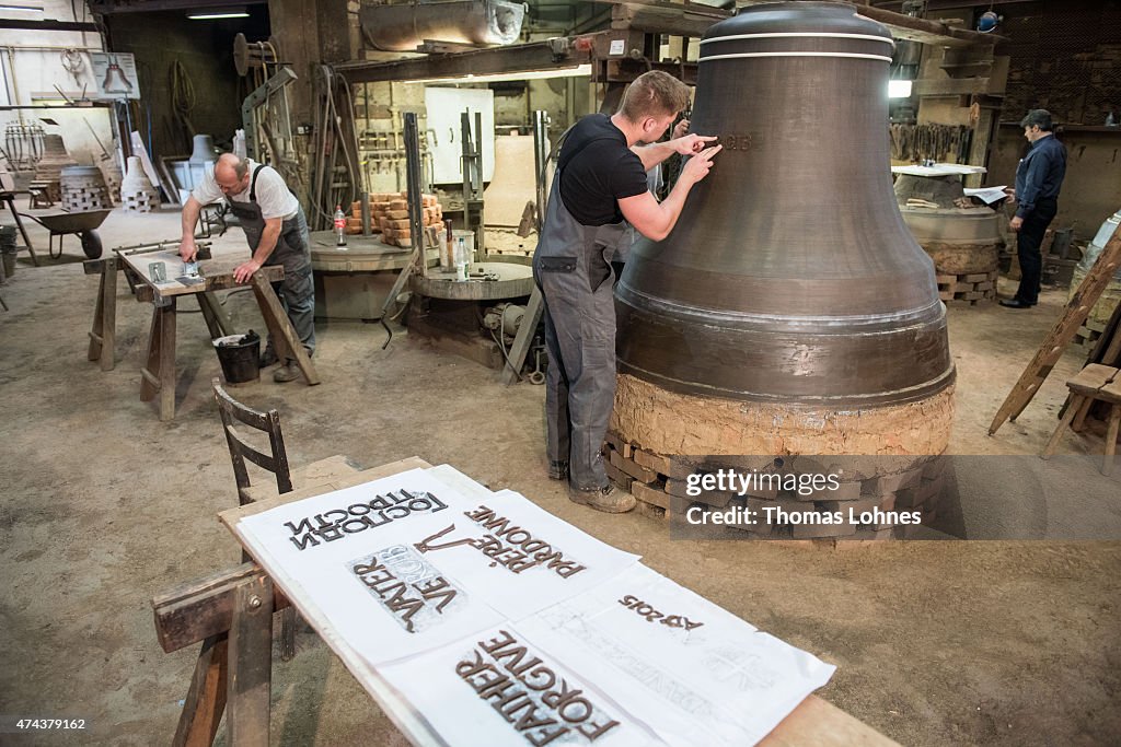 Historic Rincker Foundry Casts Bells For Hamburg St. Michaelis Church