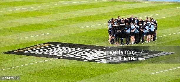 Coach Gregor Townsend of Glasgow Warriors gives his pep talk in team huddle ahead of the Pro12 Semi Final between Glasgow and Ulster at Scotstoun...