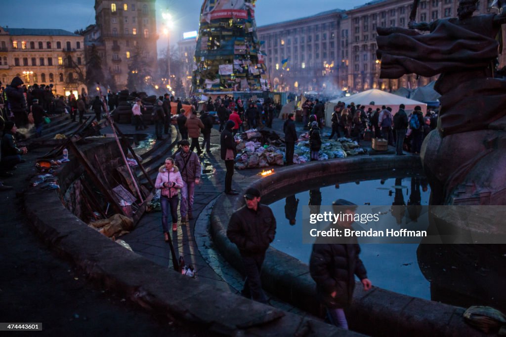 Ukrainian MPs Vote To Oust President Viktor Yanukovych