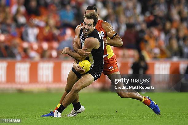 Steele Sidebottom of the Magpies is tackled during the round eight AFL match between the Gold Coast Suns and the Collingwood Magpies at Metricon...